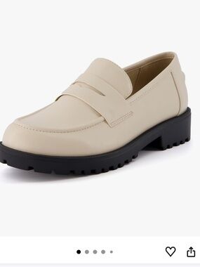 Women's Rizzo Slip-On Loafer in Cream